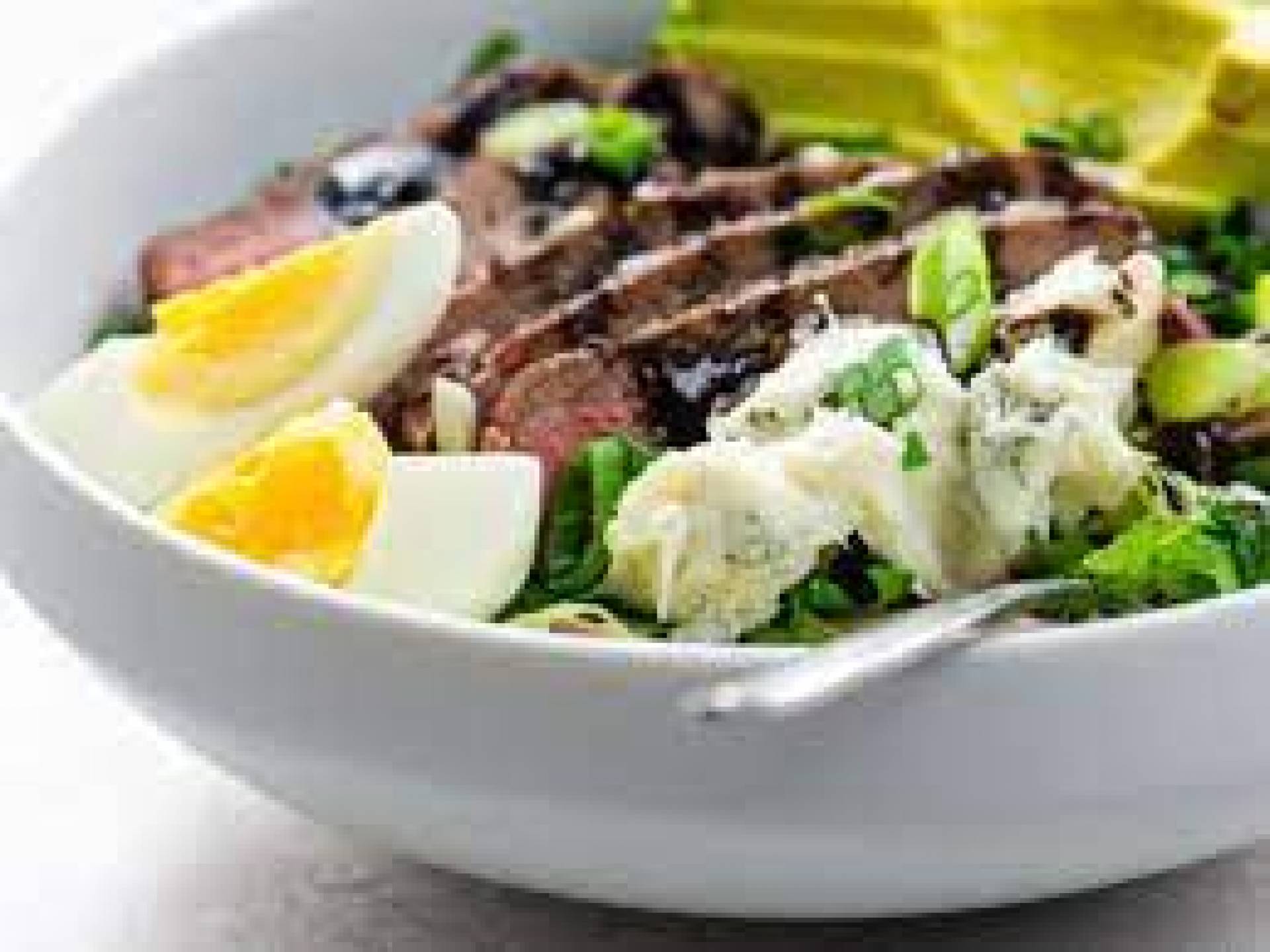 Salad) Steak, Chickpeas & Hard boiled egg