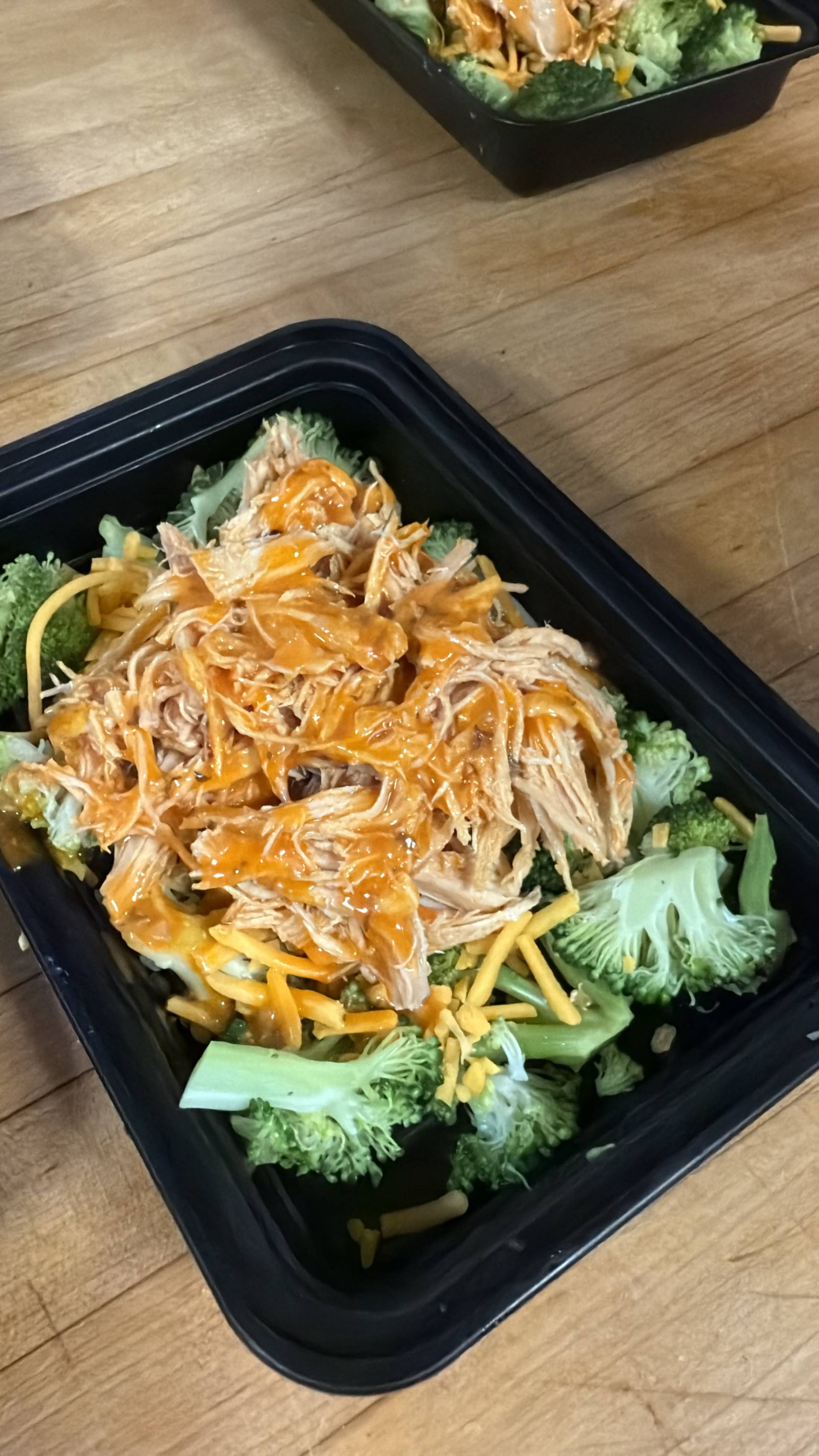 Keto/ Low Carb) Garlic Buffalo Shredded Chicken, Cheddar, Broccoli Bowl