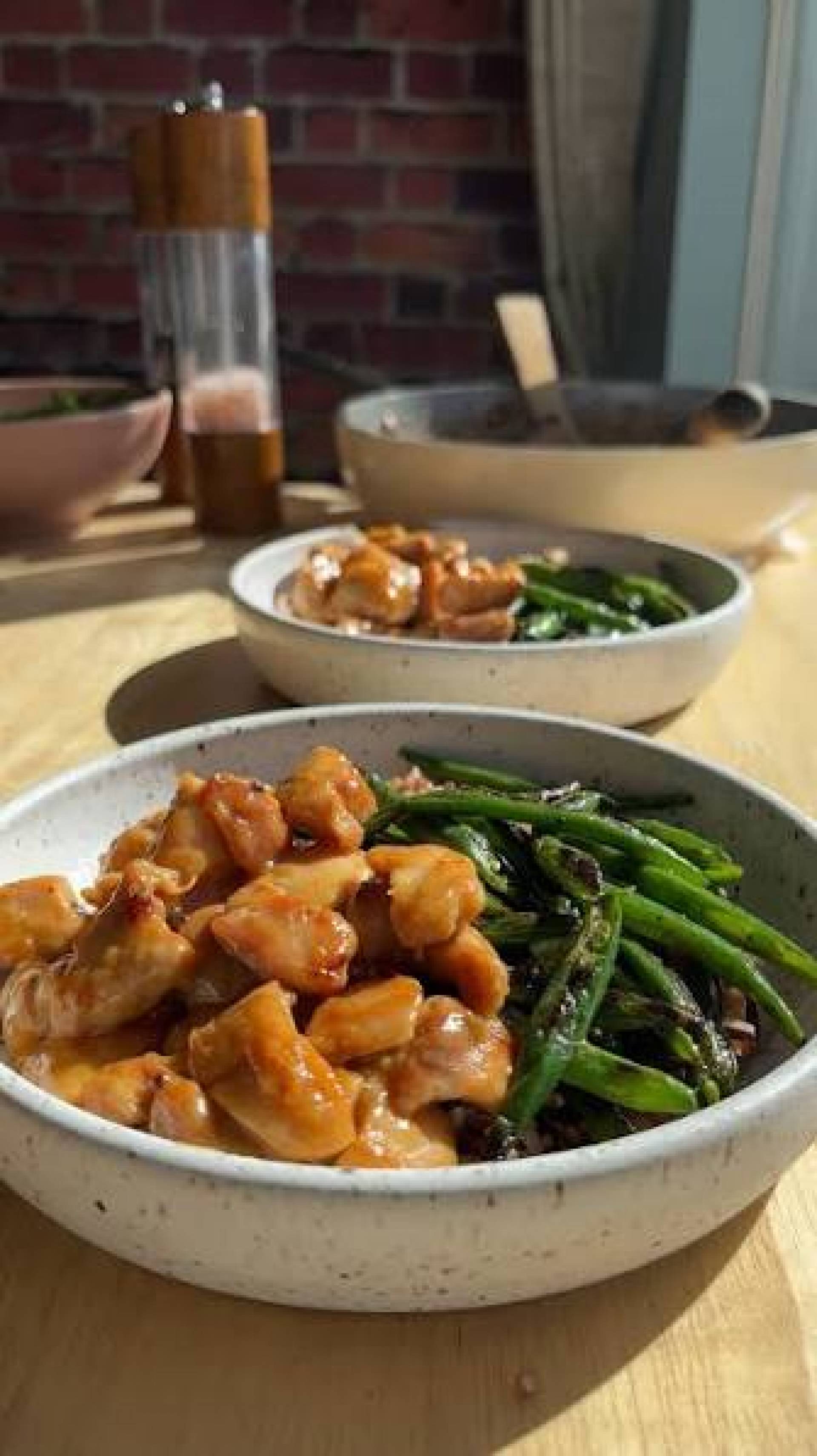 Low Carb/ Keto) Hot Honey Chicken Bowl